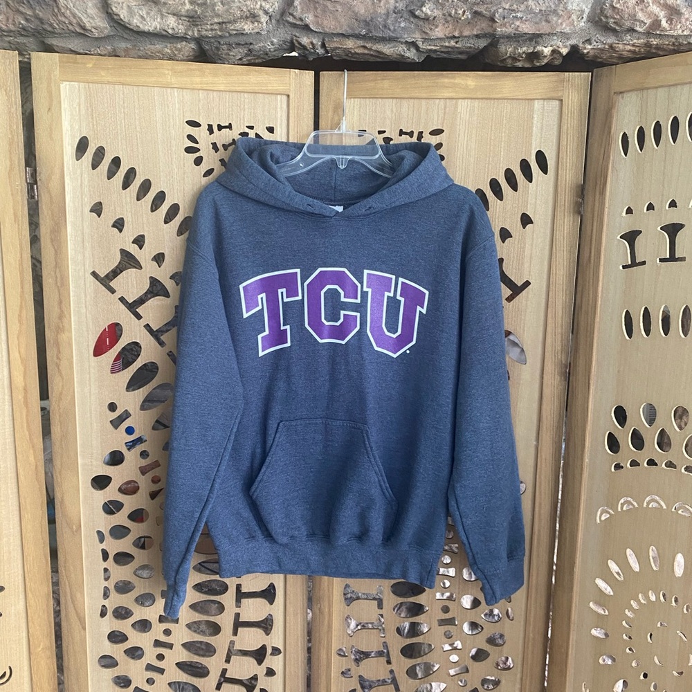 Gildan Dark Gray Hoodie with 
TCU Purple and White Logo Men’s Sz SM